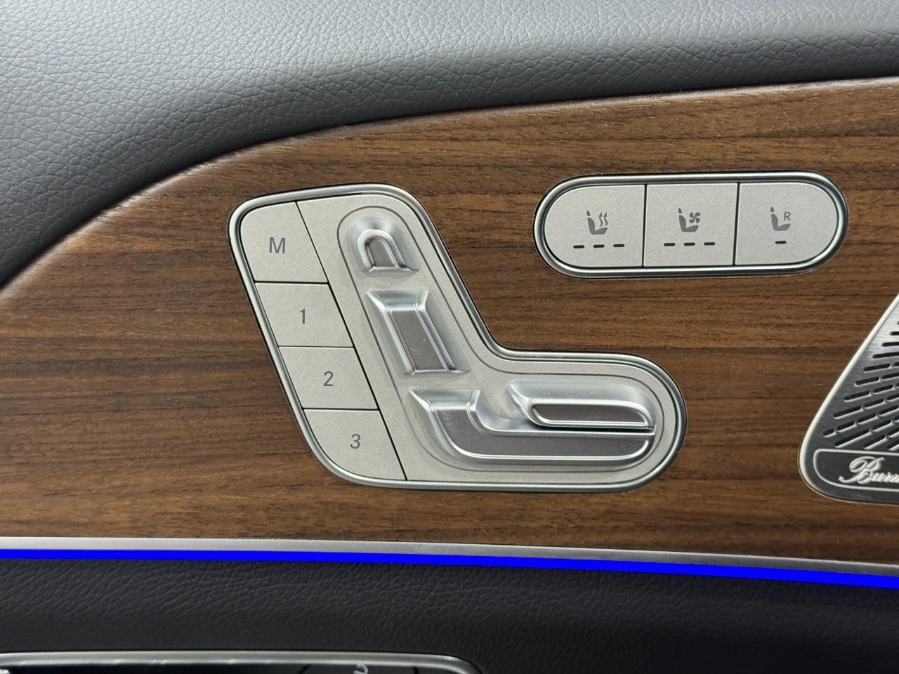 Mercedes-Benz GLE Vehicle Full-screen Gallery Image 25