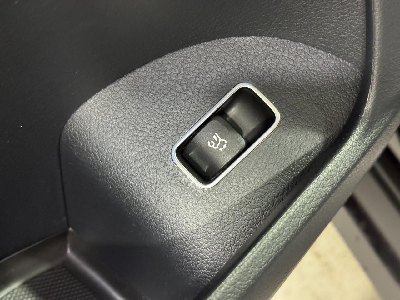 Mercedes-Benz GLE Vehicle Full-screen Gallery Image 28