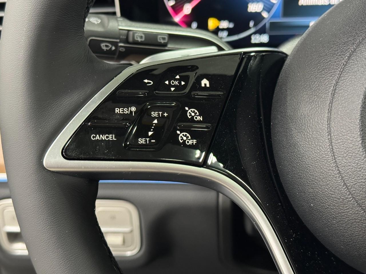 Mercedes-Benz GLE Vehicle Full-screen Gallery Image 33