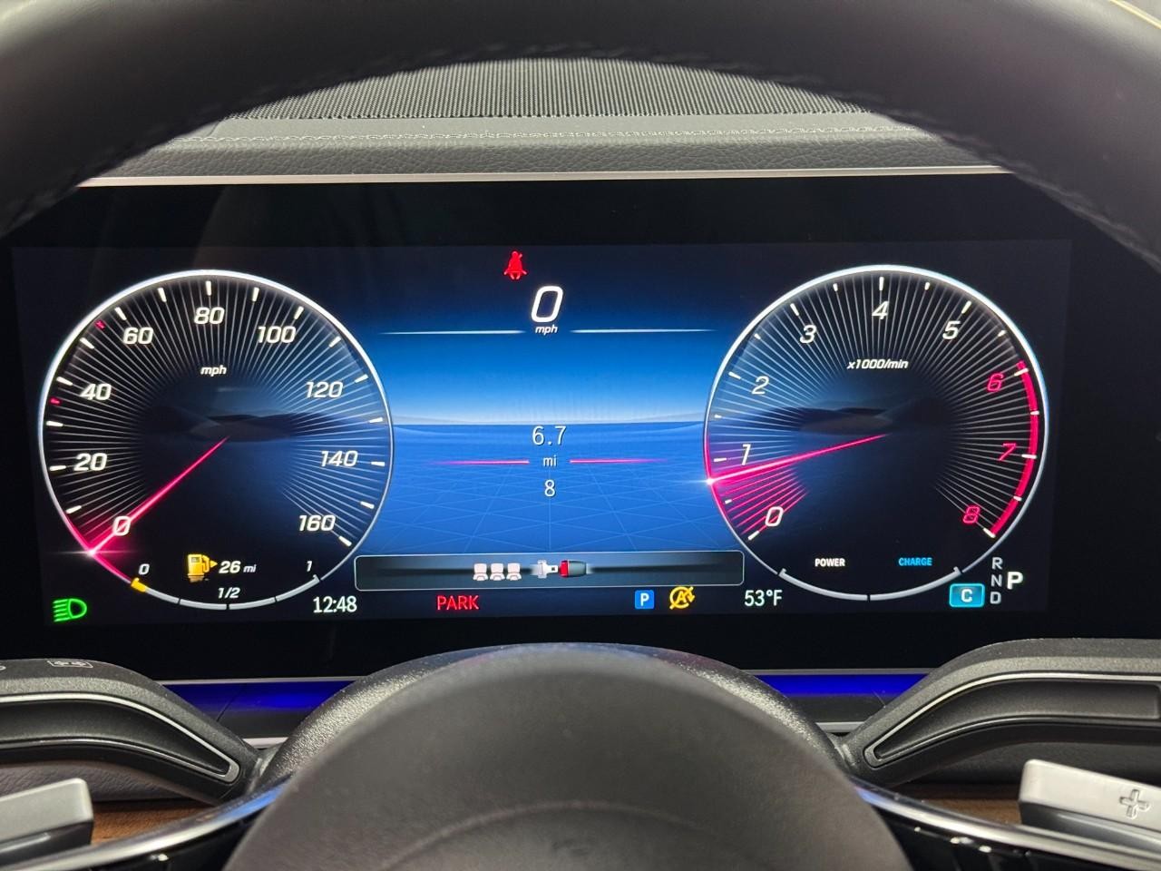 Mercedes-Benz GLE Vehicle Full-screen Gallery Image 35