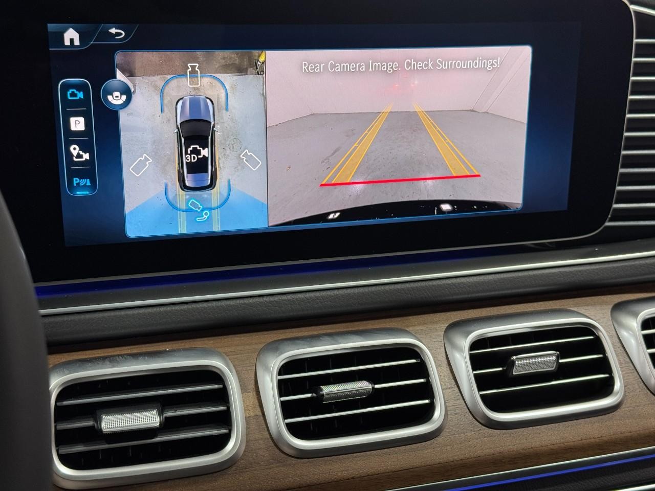 Mercedes-Benz GLE Vehicle Full-screen Gallery Image 37