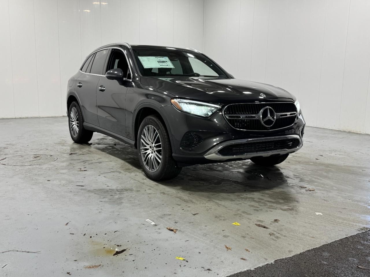 Mercedes-Benz GLC Vehicle Full-screen Gallery Image 6