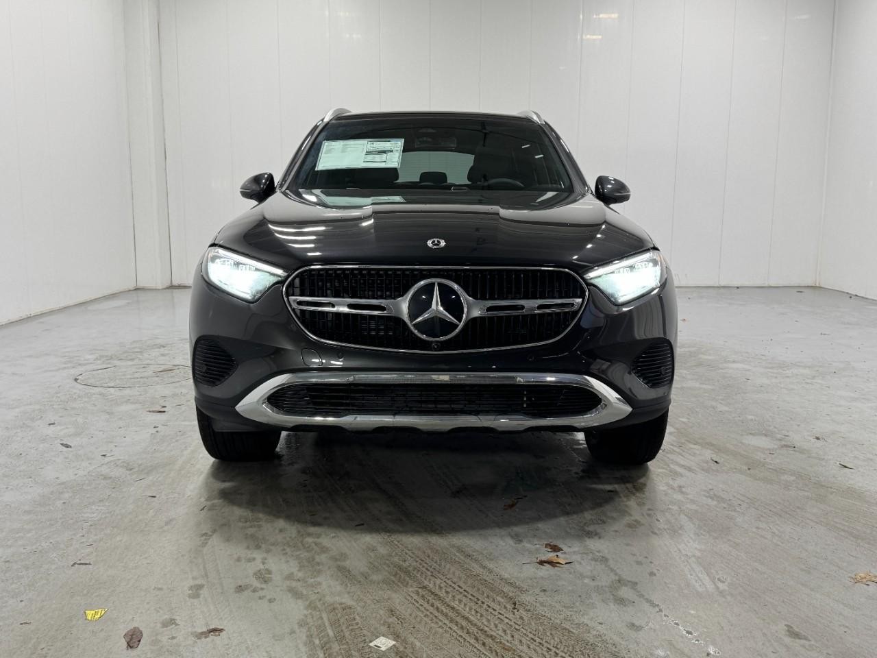 Mercedes-Benz GLC Vehicle Full-screen Gallery Image 7