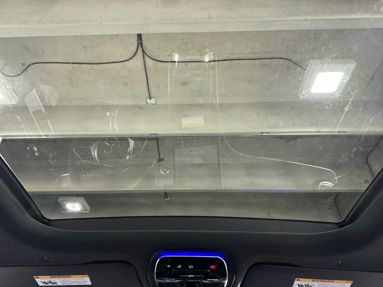 Mercedes-Benz GLC Vehicle Full-screen Gallery Image 11