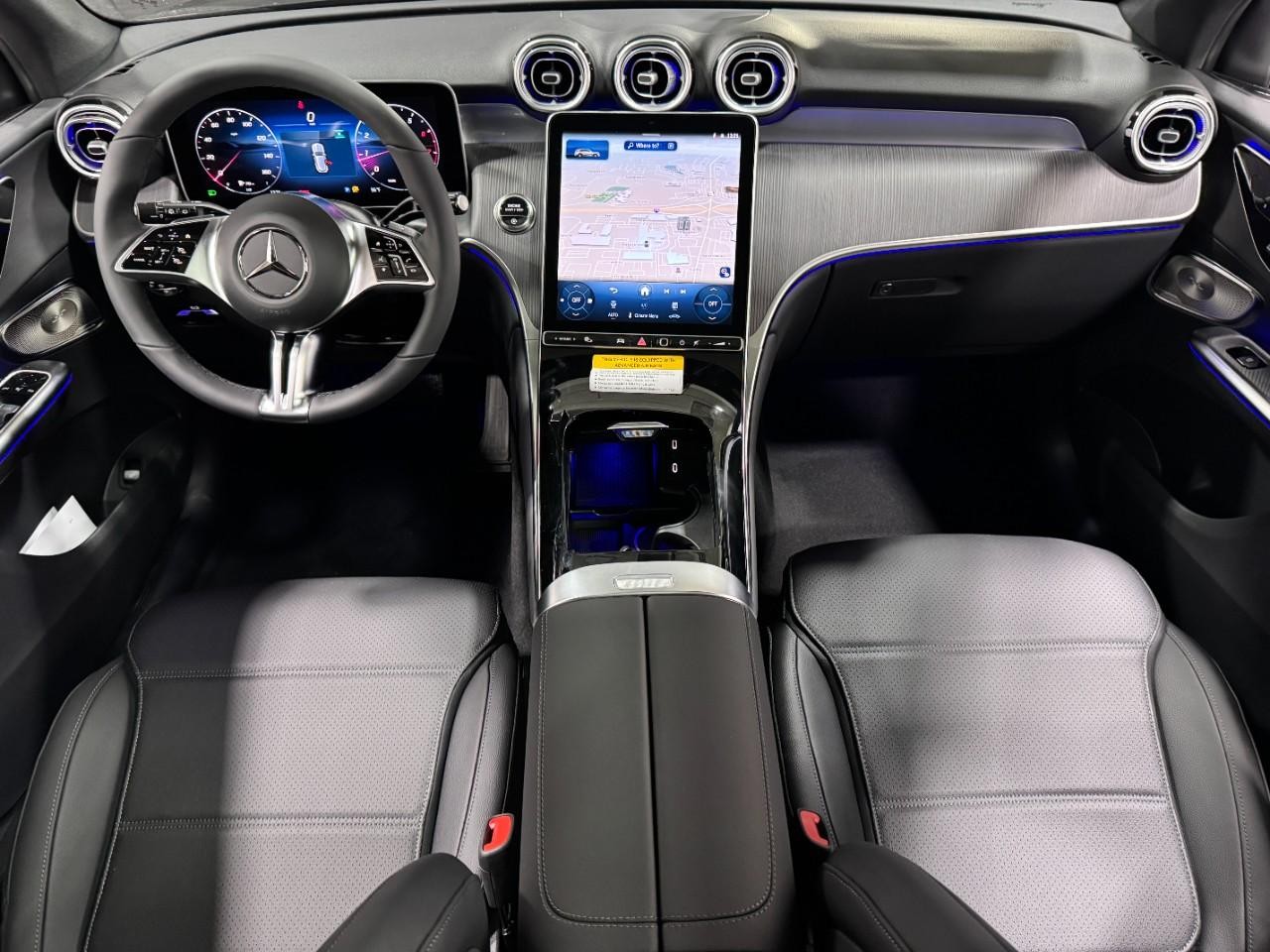 Mercedes-Benz GLC Vehicle Full-screen Gallery Image 12