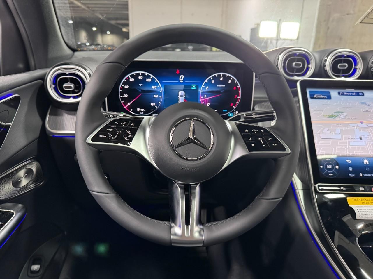 Mercedes-Benz GLC Vehicle Full-screen Gallery Image 13