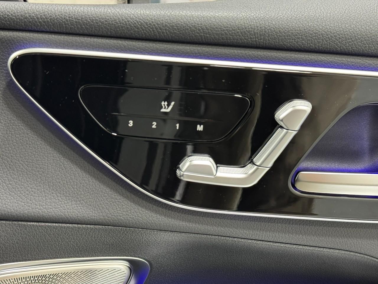 Mercedes-Benz GLC Vehicle Full-screen Gallery Image 19