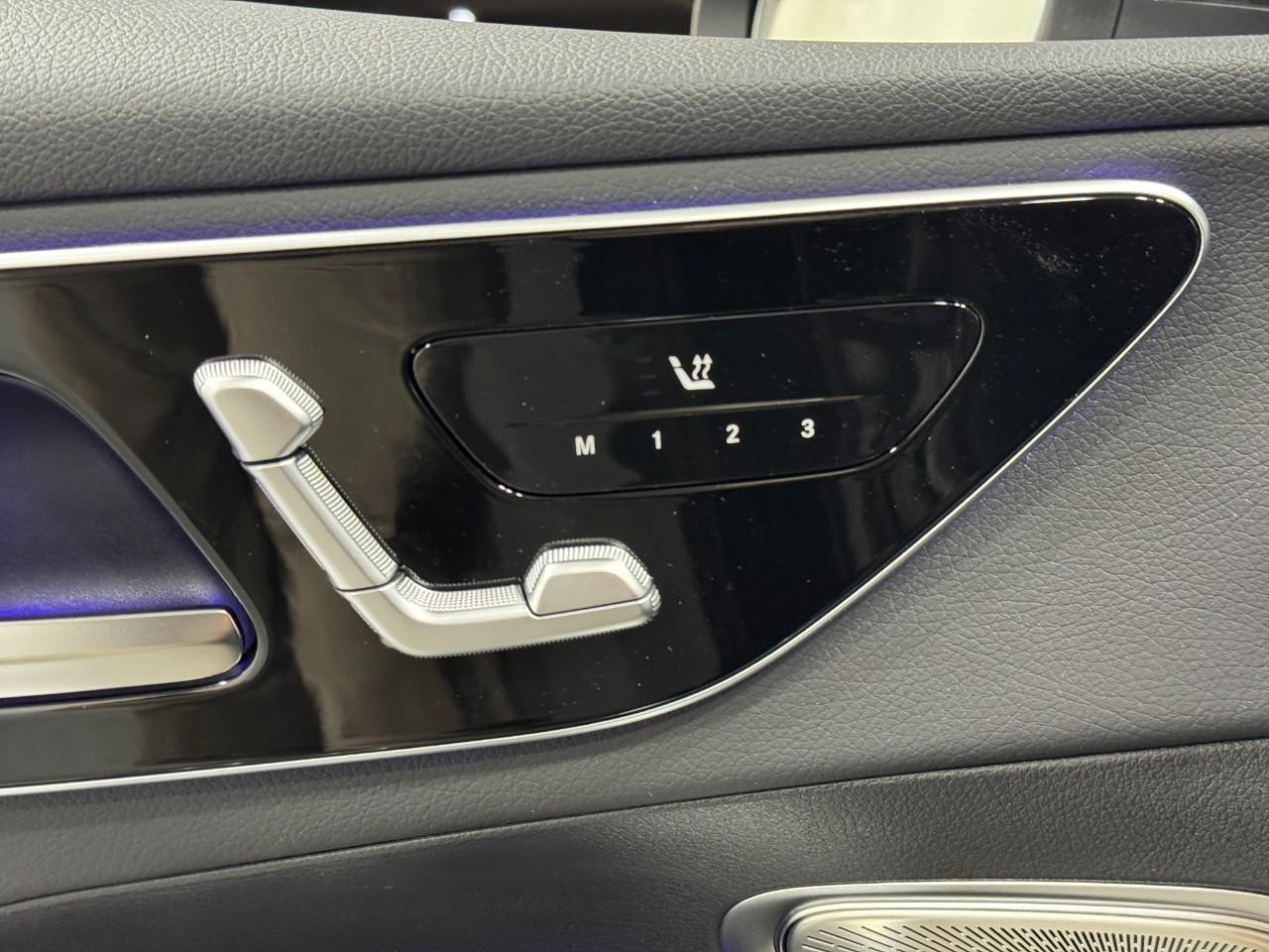 Mercedes-Benz GLC Vehicle Full-screen Gallery Image 22