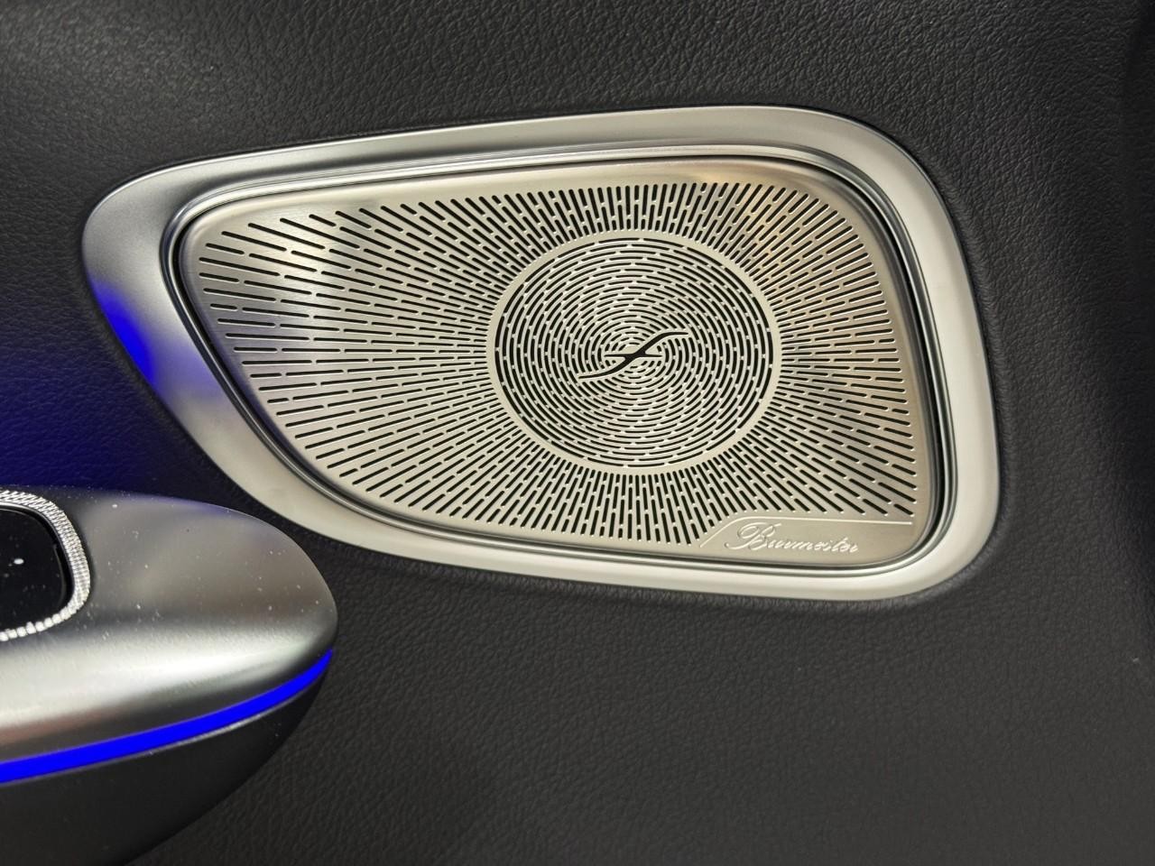 Mercedes-Benz GLC Vehicle Full-screen Gallery Image 27