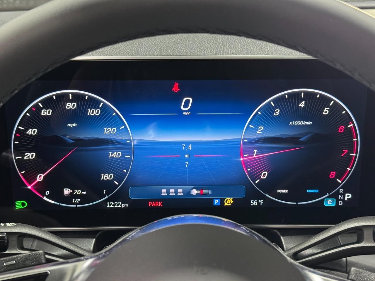 Mercedes-Benz GLC Vehicle Full-screen Gallery Image 35