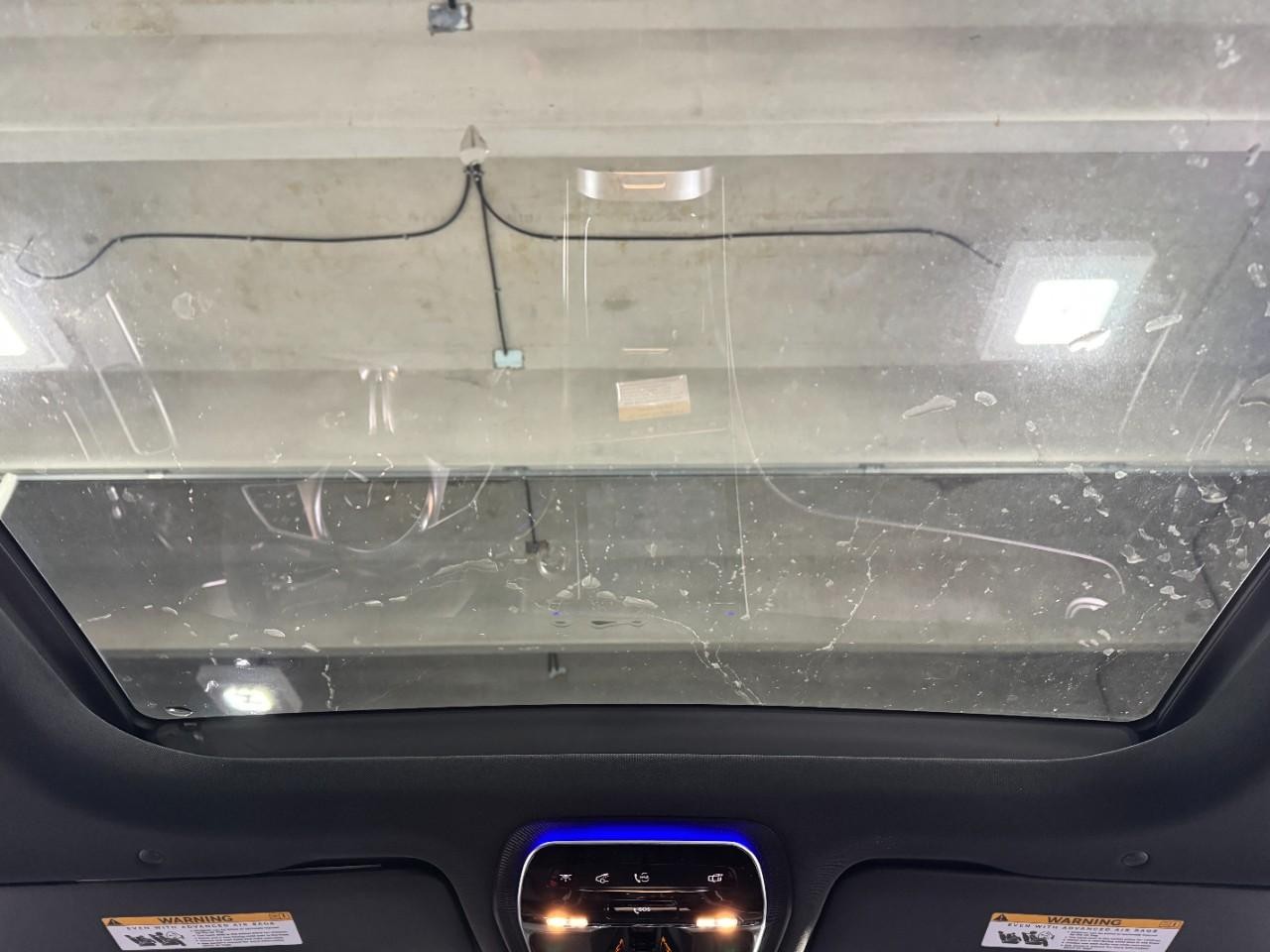 Mercedes-Benz GLC Vehicle Full-screen Gallery Image 11