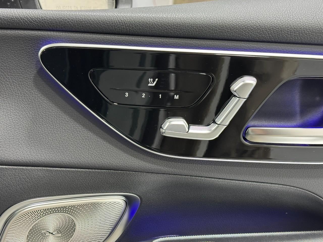 Mercedes-Benz GLC Vehicle Full-screen Gallery Image 19