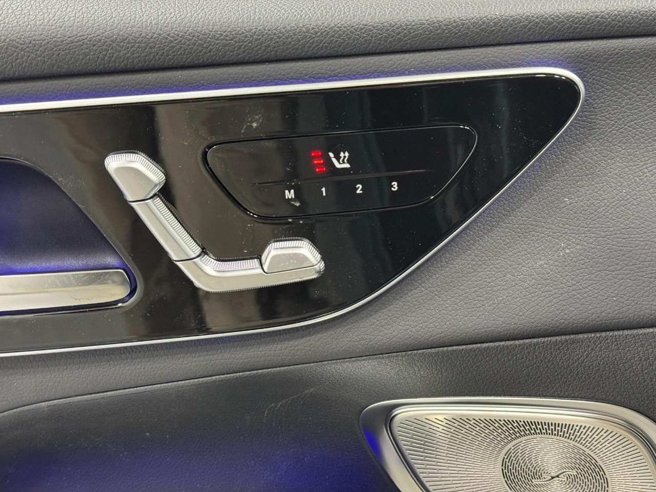 Mercedes-Benz GLC Vehicle Full-screen Gallery Image 22