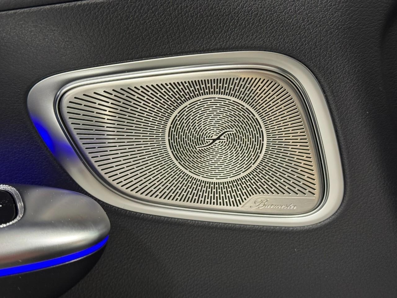 Mercedes-Benz GLC Vehicle Full-screen Gallery Image 25