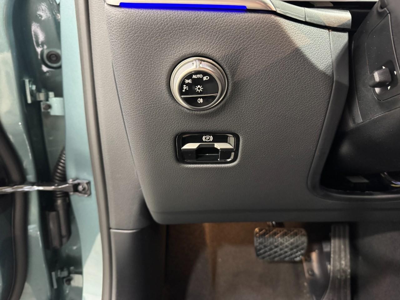 Mercedes-Benz GLC Vehicle Full-screen Gallery Image 30