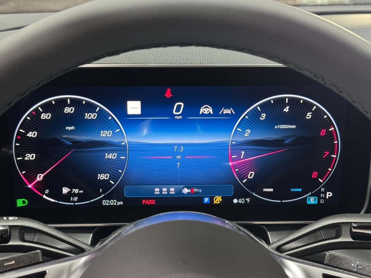 Mercedes-Benz GLC Vehicle Full-screen Gallery Image 33