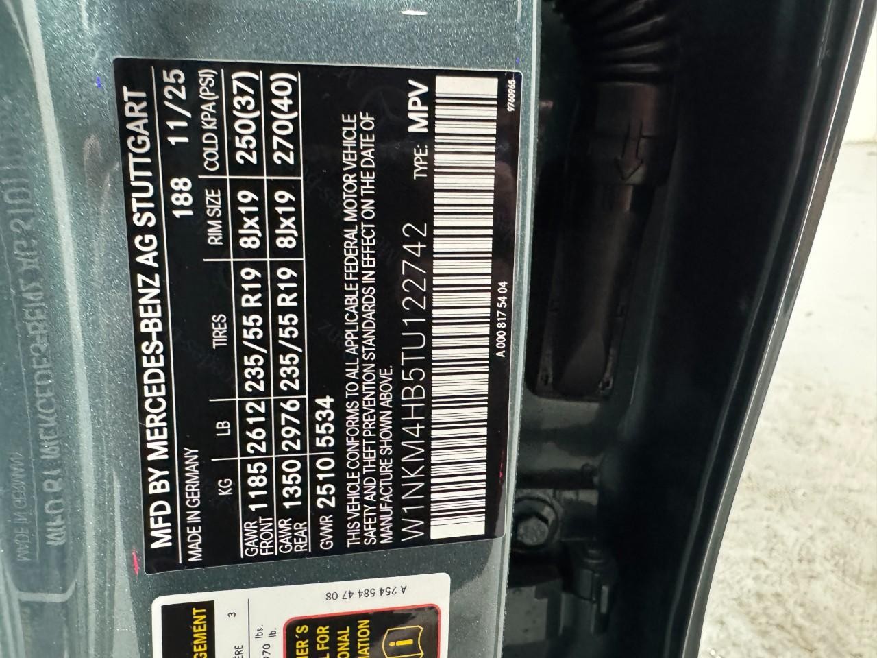 Mercedes-Benz GLC Vehicle Full-screen Gallery Image 36