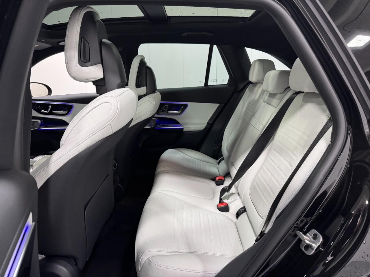 Mercedes-Benz GLC Vehicle Full-screen Gallery Image 8