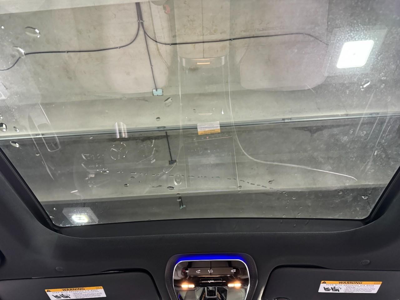 Mercedes-Benz GLC Vehicle Full-screen Gallery Image 11