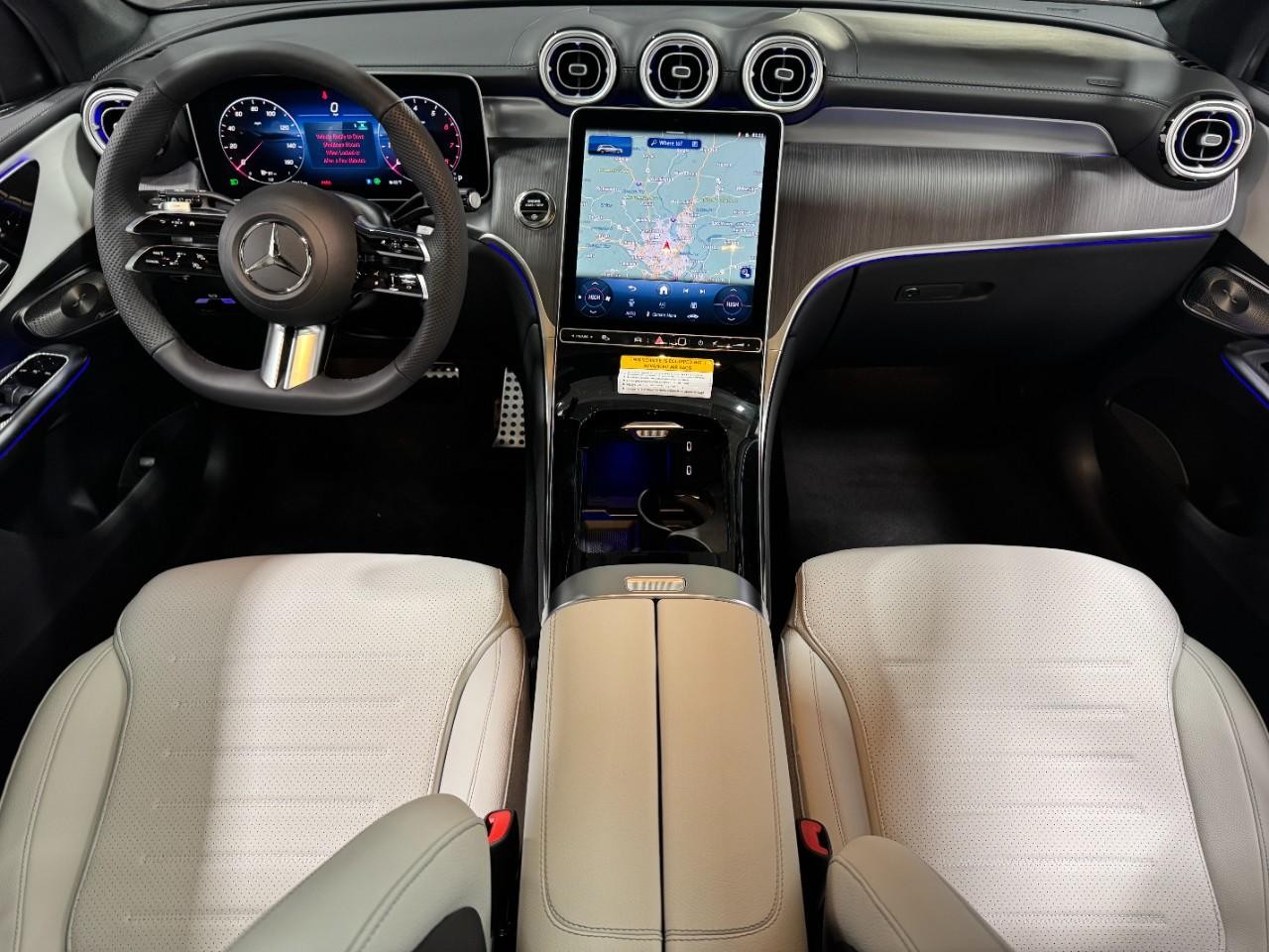 Mercedes-Benz GLC Vehicle Full-screen Gallery Image 12