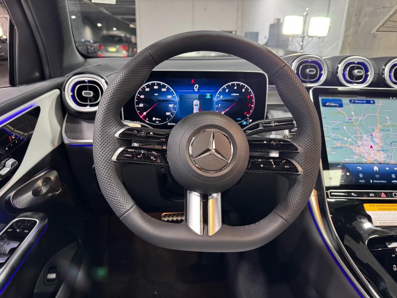 Mercedes-Benz GLC Vehicle Full-screen Gallery Image 13