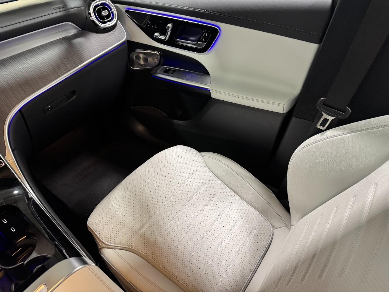 Mercedes-Benz GLC Vehicle Full-screen Gallery Image 15