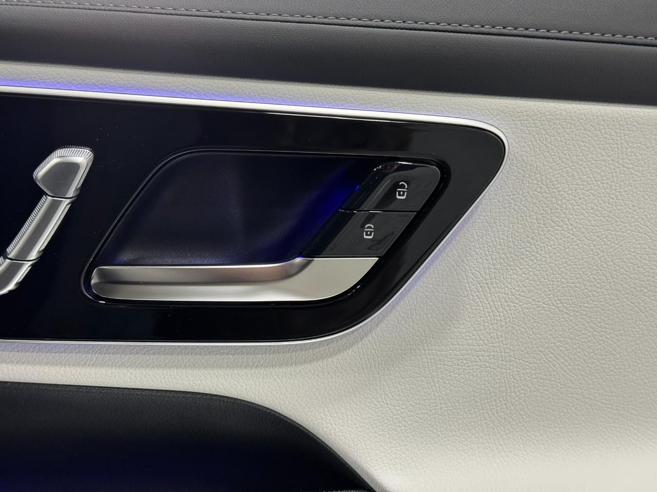 Mercedes-Benz GLC Vehicle Full-screen Gallery Image 20