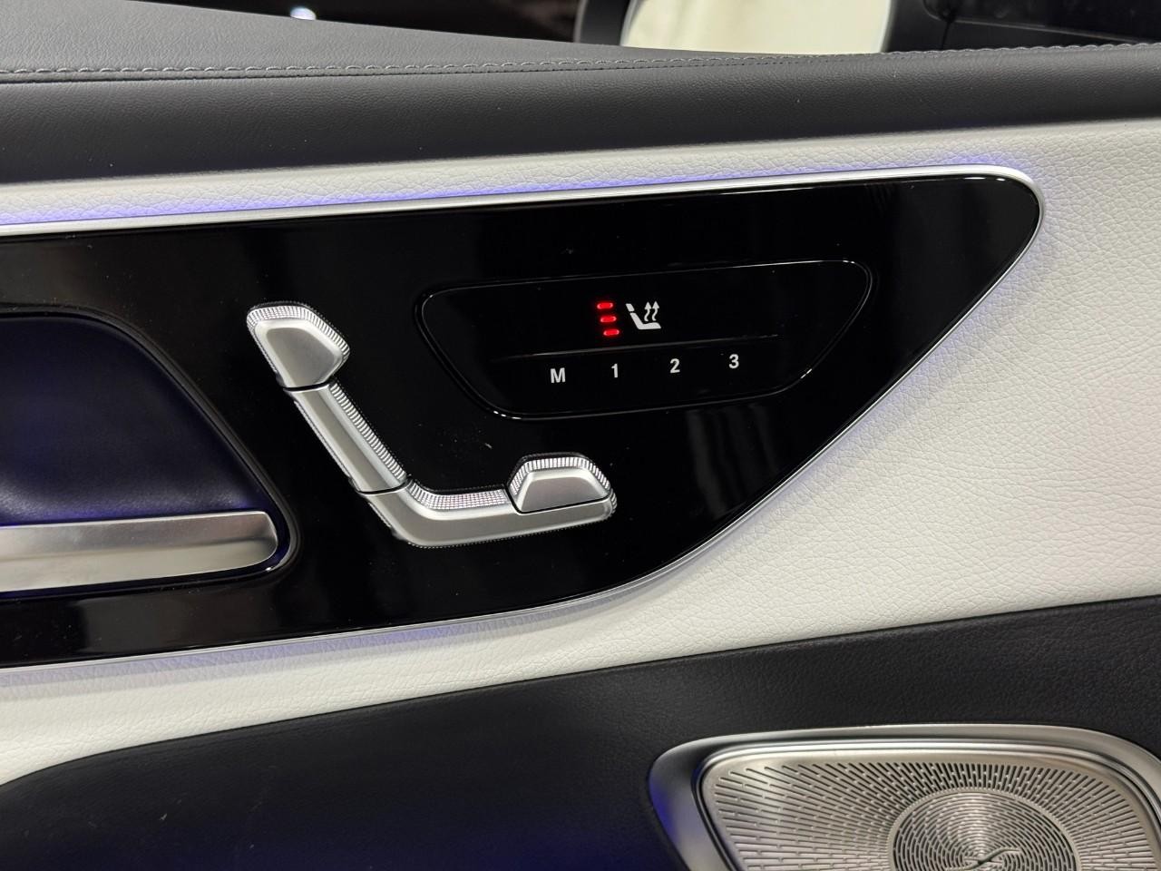 Mercedes-Benz GLC Vehicle Full-screen Gallery Image 22