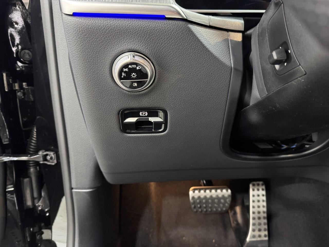 Mercedes-Benz GLC Vehicle Full-screen Gallery Image 30