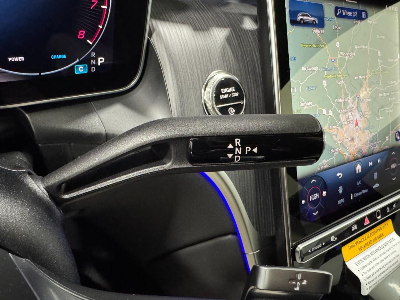 Mercedes-Benz GLC Vehicle Full-screen Gallery Image 34