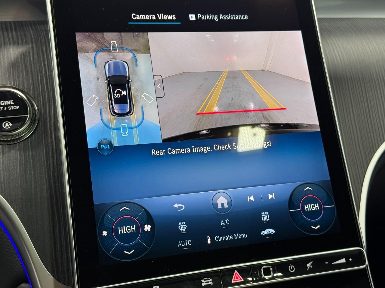 Mercedes-Benz GLC Vehicle Full-screen Gallery Image 35