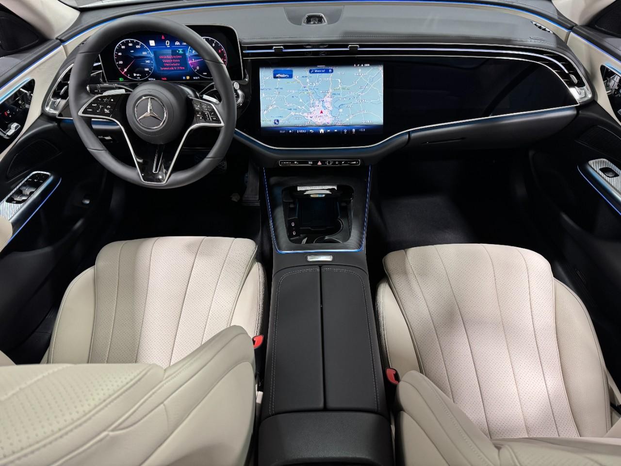 Mercedes-Benz E-Class Vehicle Full-screen Gallery Image 12