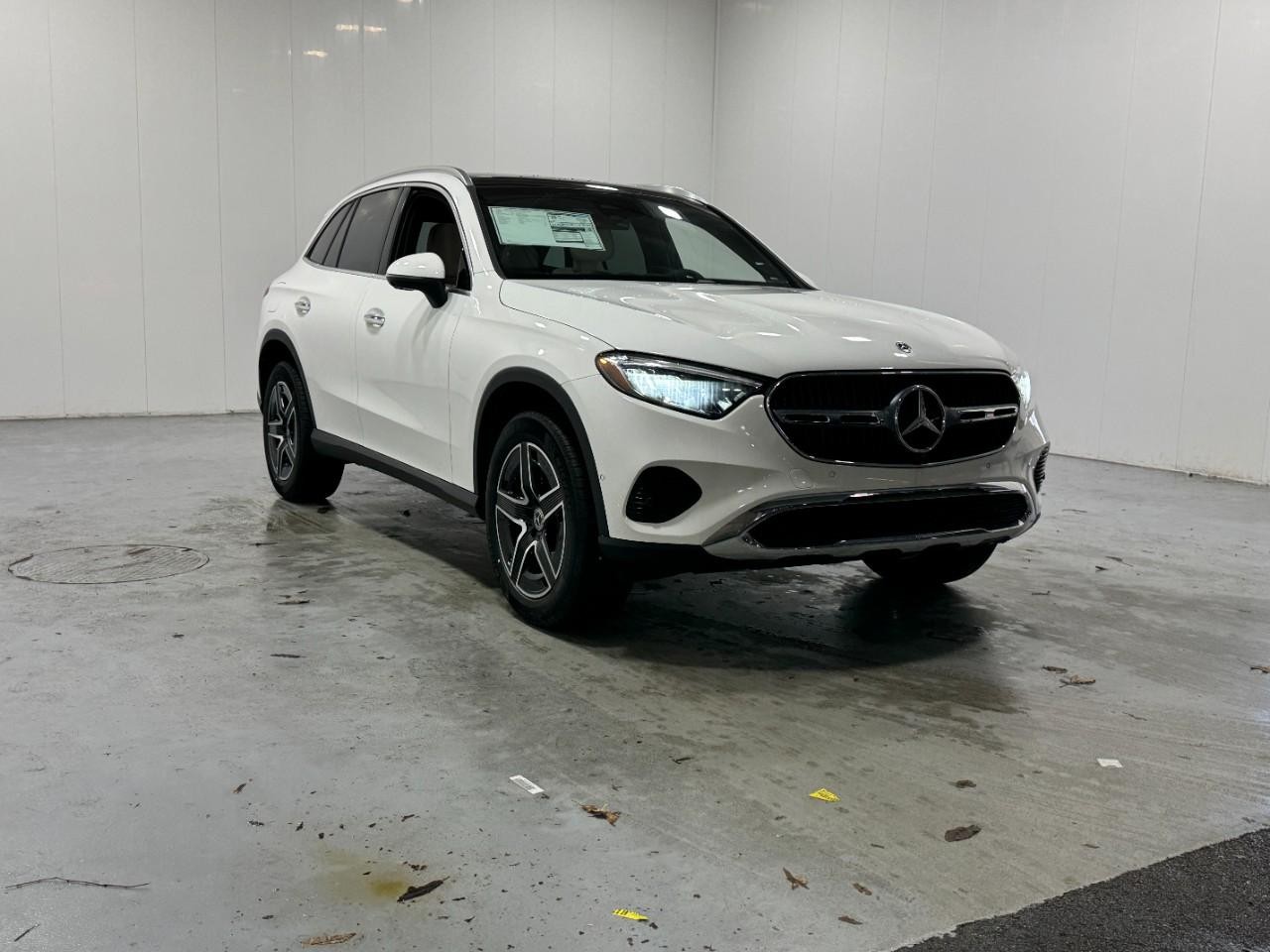 Mercedes-Benz GLC Vehicle Full-screen Gallery Image 6