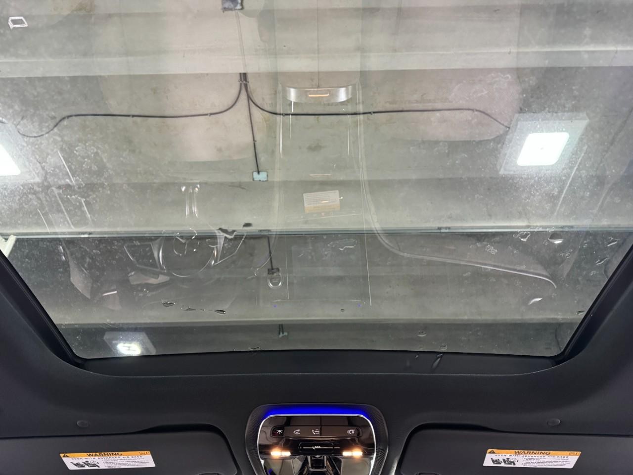 Mercedes-Benz GLC Vehicle Full-screen Gallery Image 11