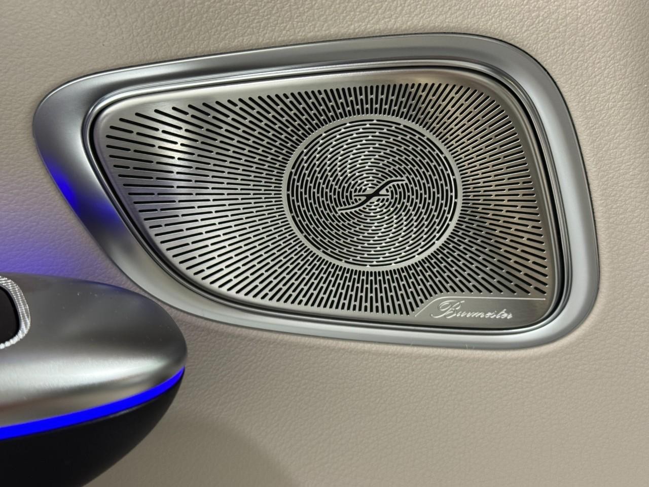 Mercedes-Benz GLC Vehicle Full-screen Gallery Image 25