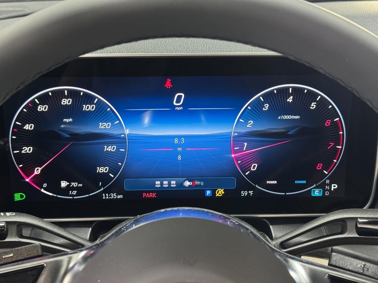 Mercedes-Benz GLC Vehicle Full-screen Gallery Image 33