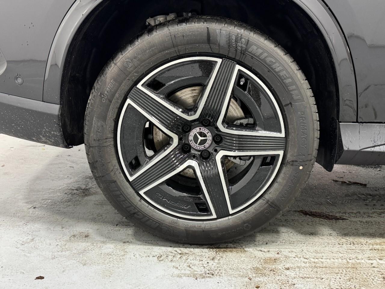 Mercedes-Benz GLC Vehicle Full-screen Gallery Image 5