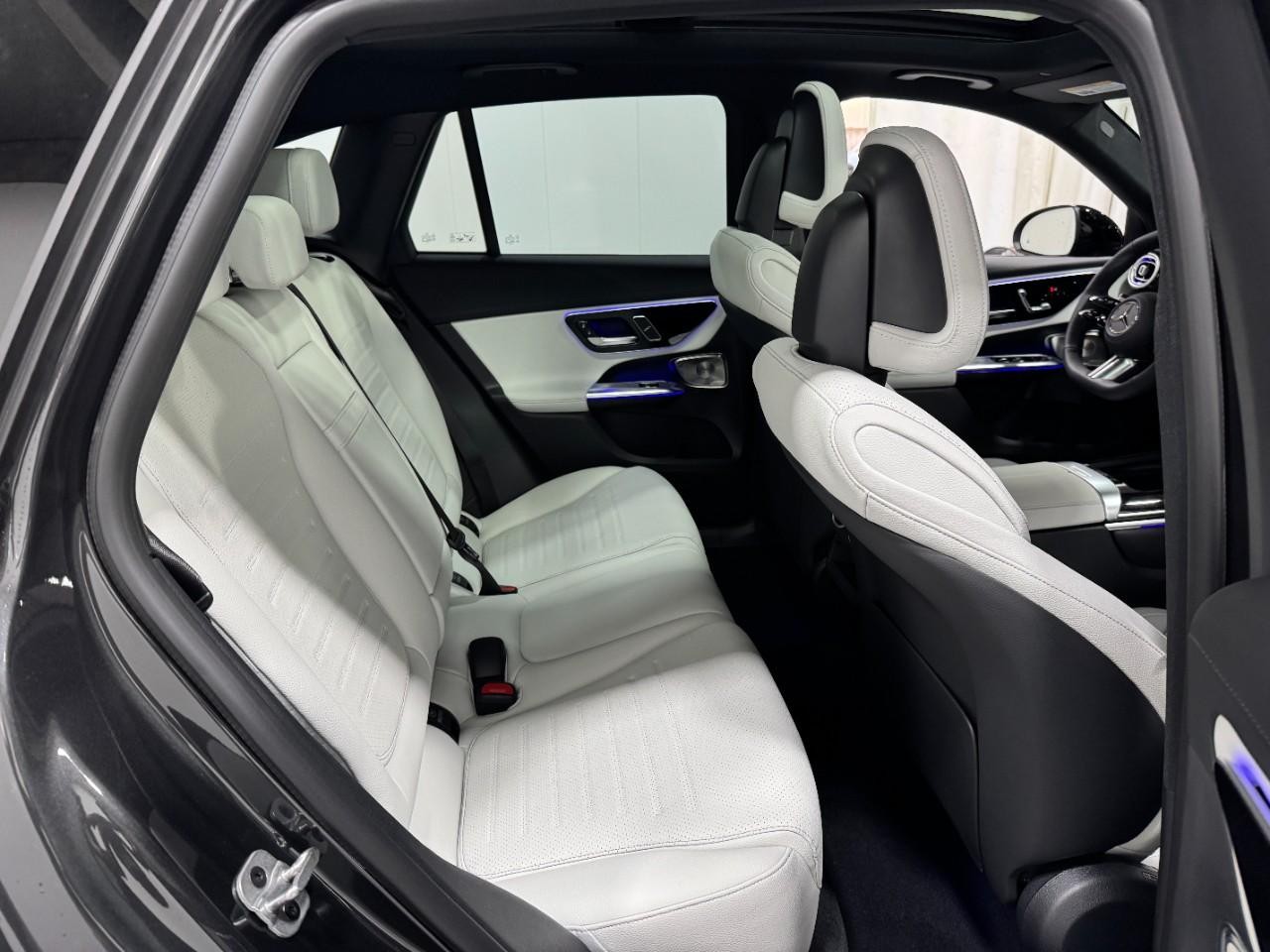 Mercedes-Benz GLC Vehicle Full-screen Gallery Image 10