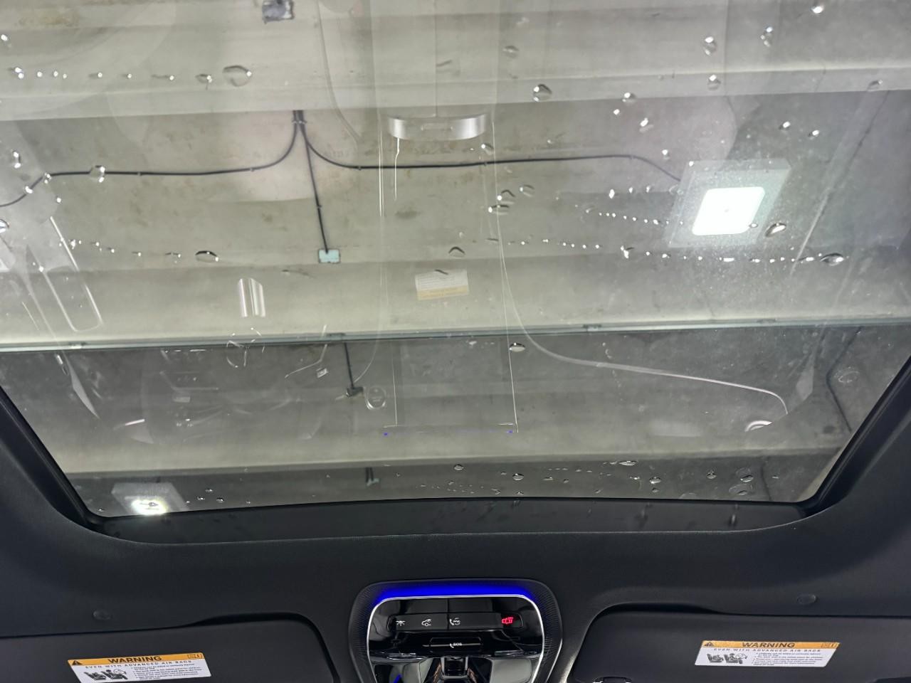 Mercedes-Benz GLC Vehicle Full-screen Gallery Image 11