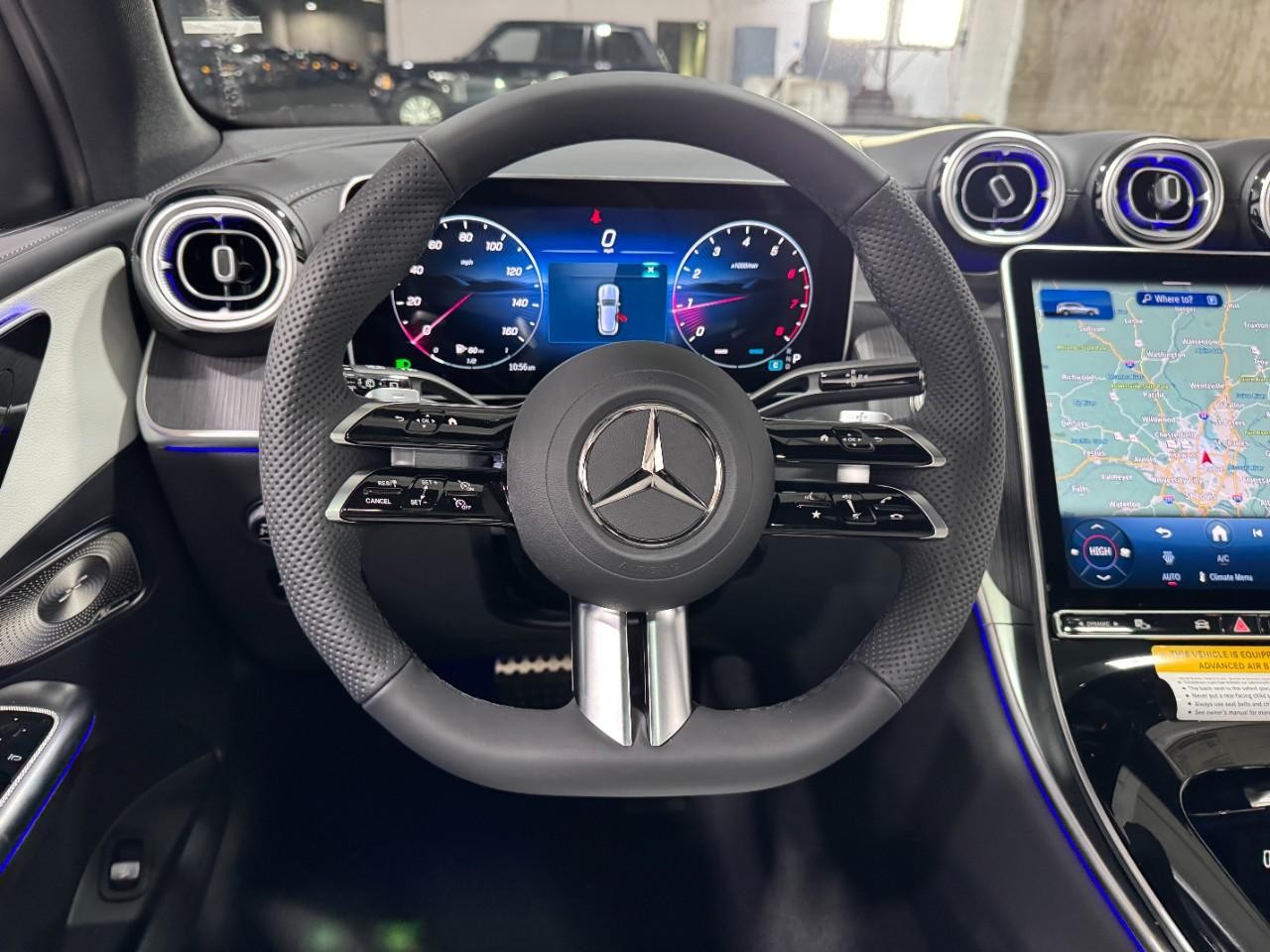 Mercedes-Benz GLC Vehicle Full-screen Gallery Image 13