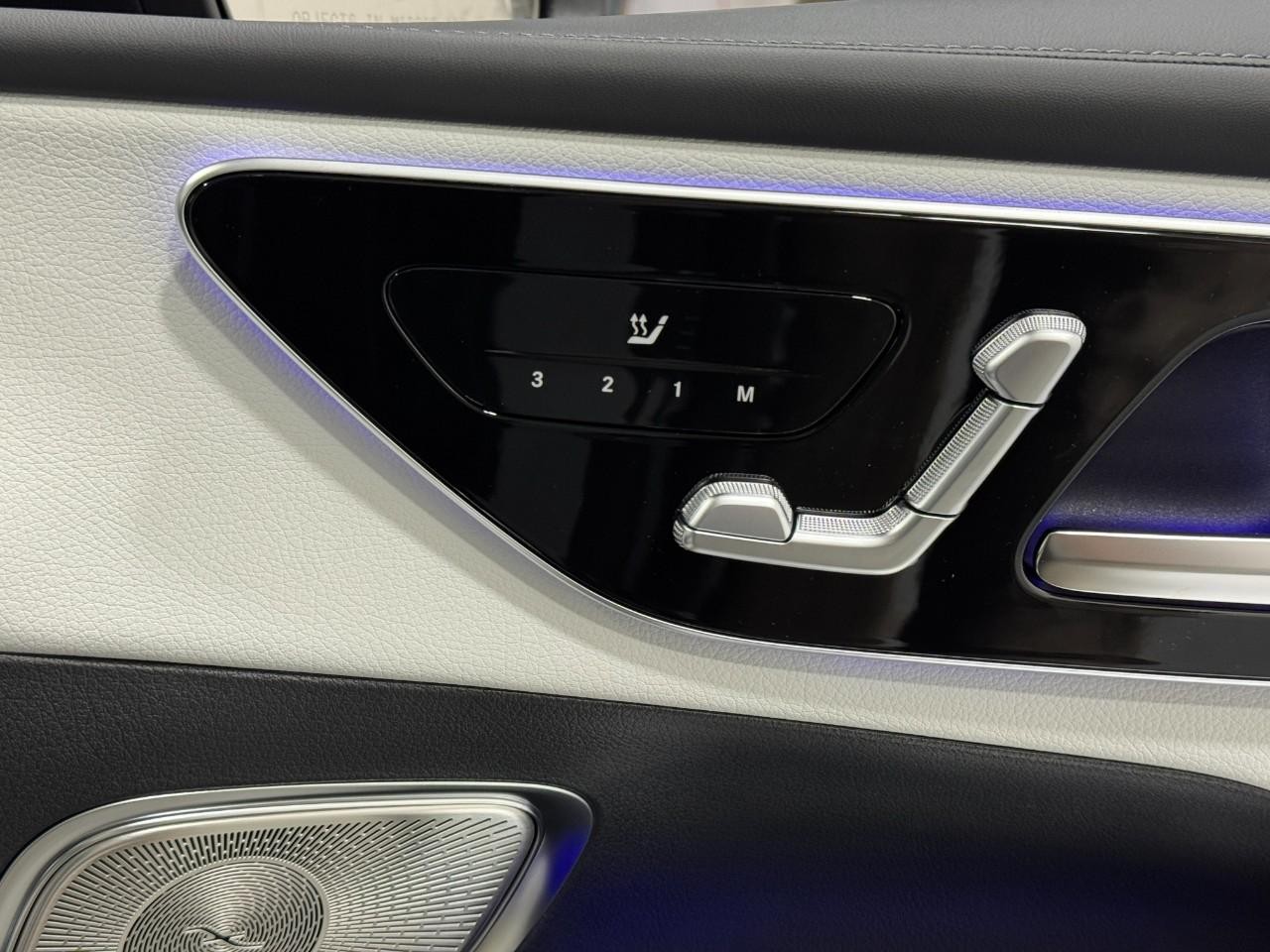 Mercedes-Benz GLC Vehicle Full-screen Gallery Image 19