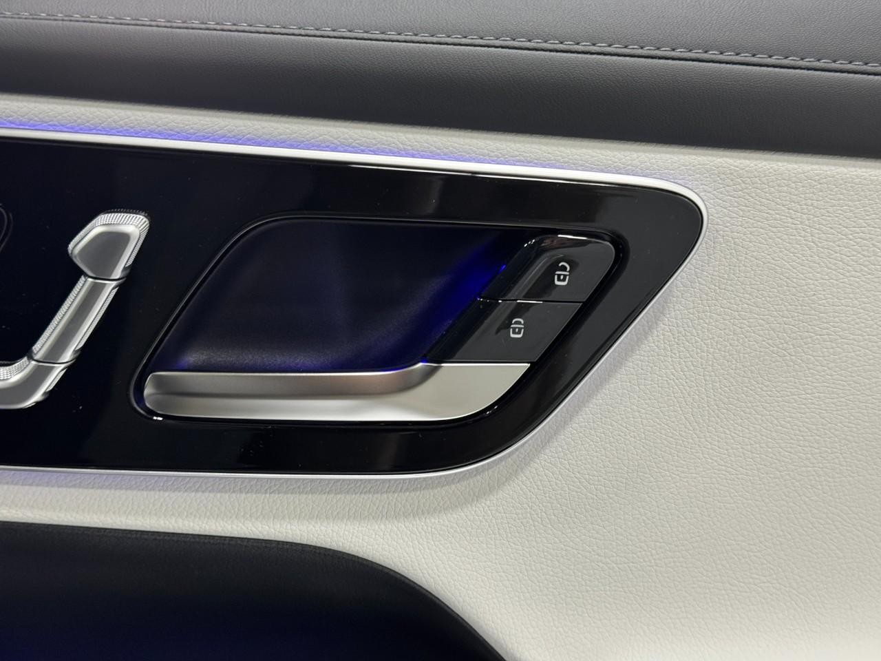 Mercedes-Benz GLC Vehicle Full-screen Gallery Image 20