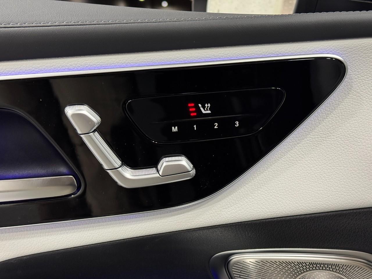 Mercedes-Benz GLC Vehicle Full-screen Gallery Image 22