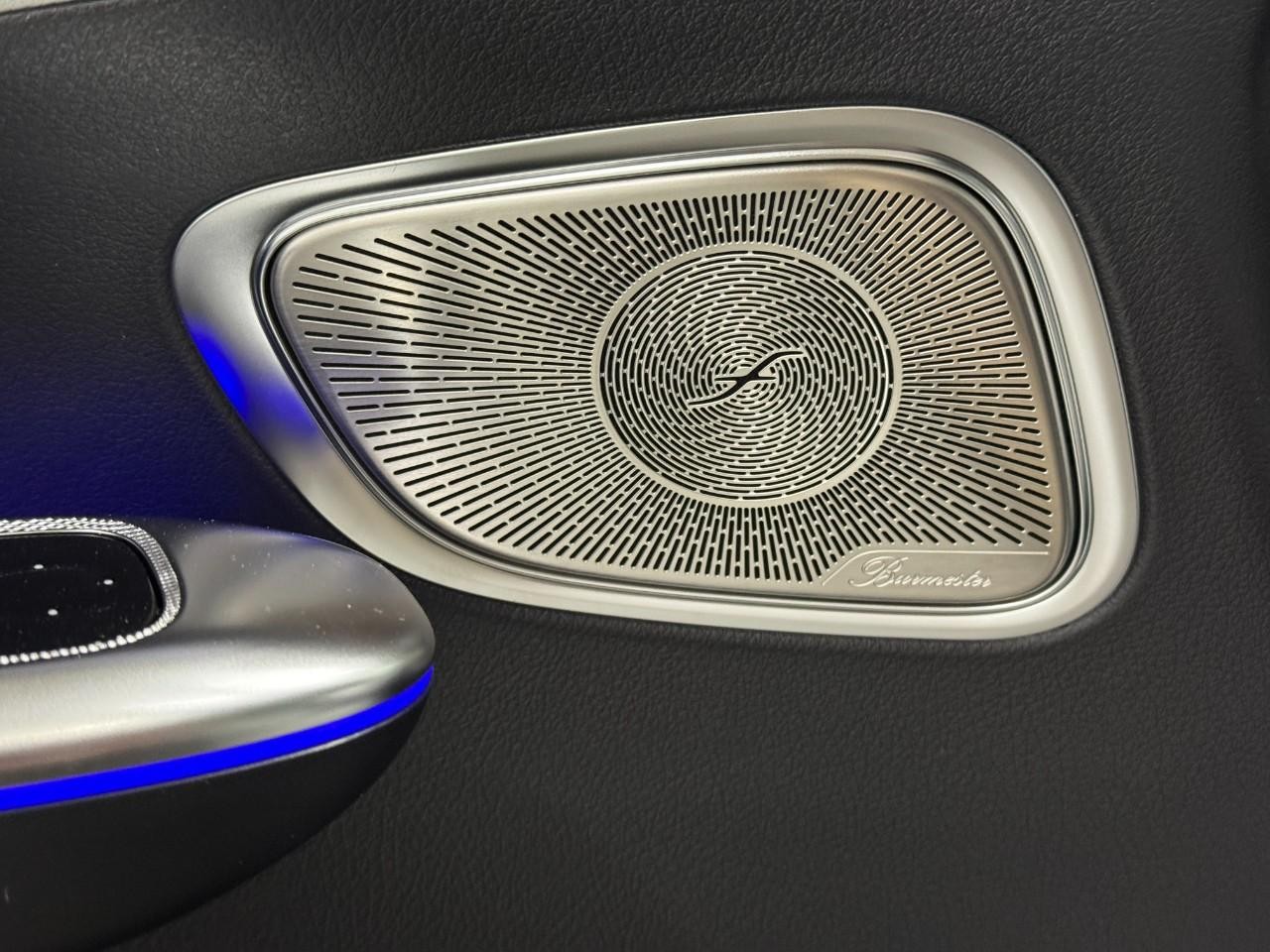 Mercedes-Benz GLC Vehicle Full-screen Gallery Image 25