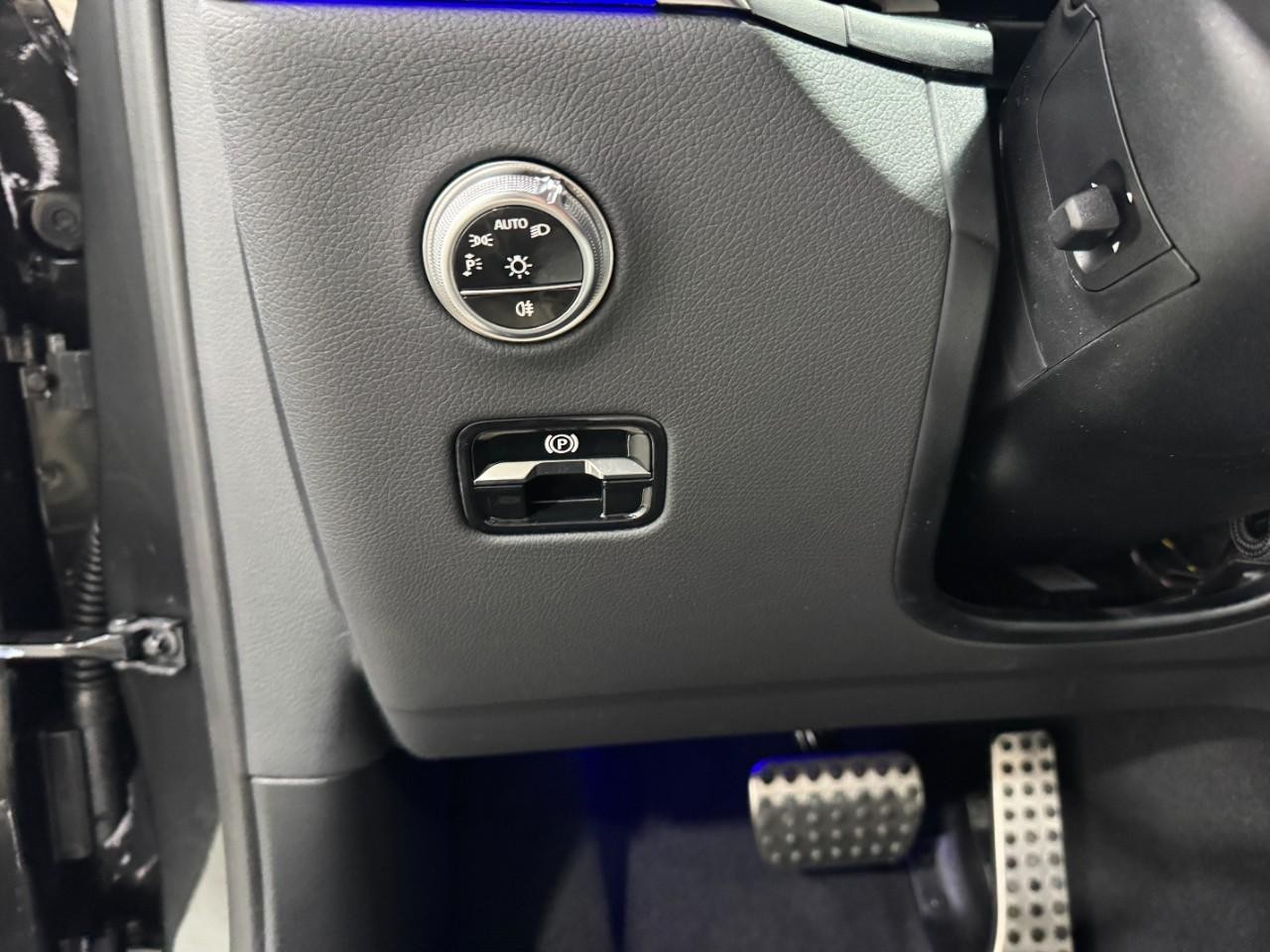 Mercedes-Benz GLC Vehicle Full-screen Gallery Image 30