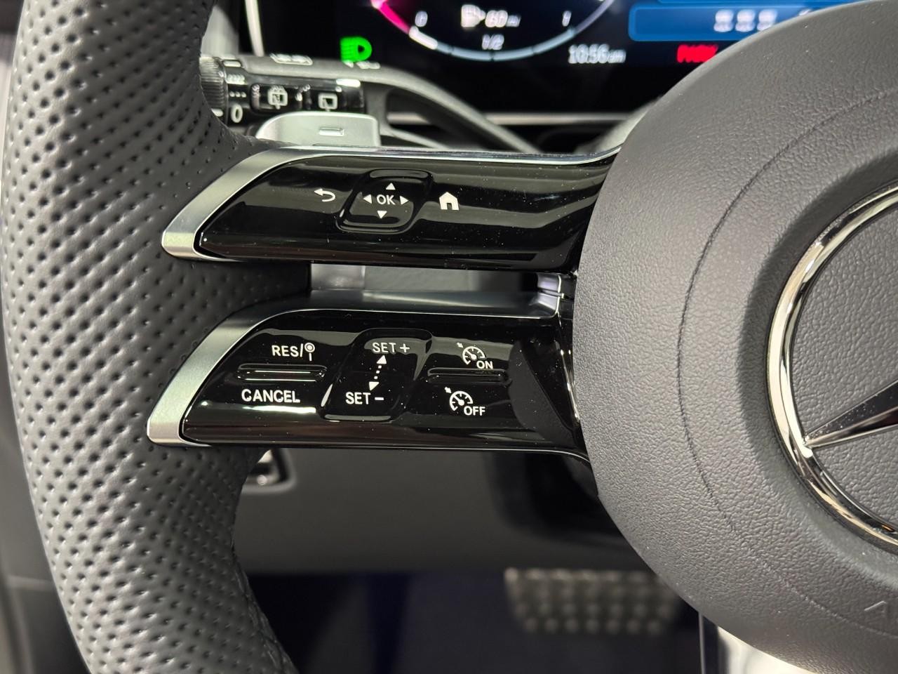 Mercedes-Benz GLC Vehicle Full-screen Gallery Image 31