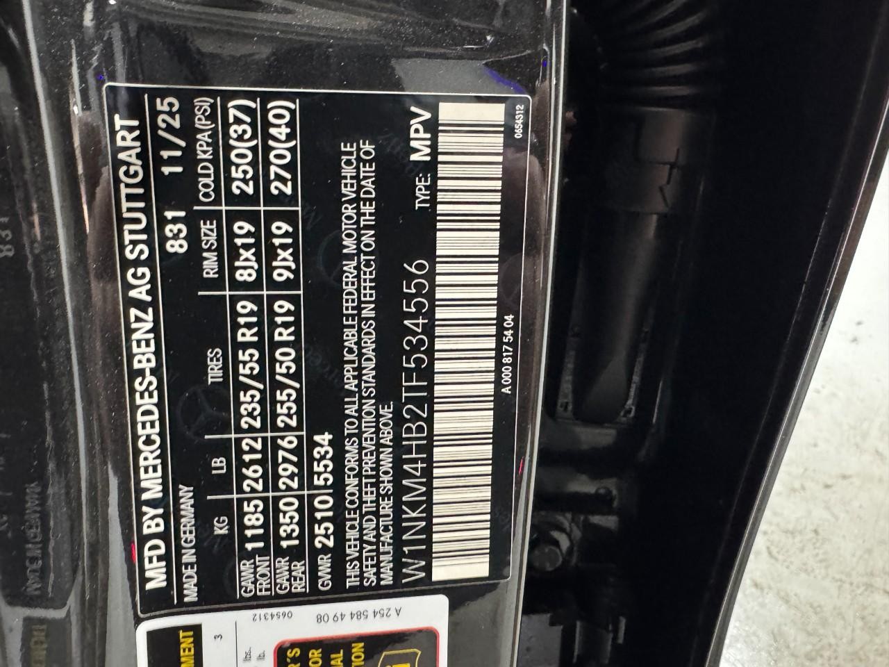 Mercedes-Benz GLC Vehicle Full-screen Gallery Image 37