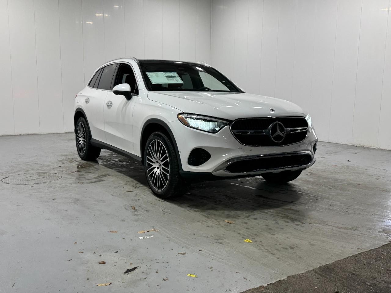 Mercedes-Benz GLC Vehicle Full-screen Gallery Image 6