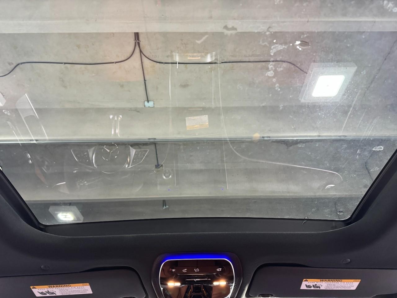 Mercedes-Benz GLC Vehicle Full-screen Gallery Image 11