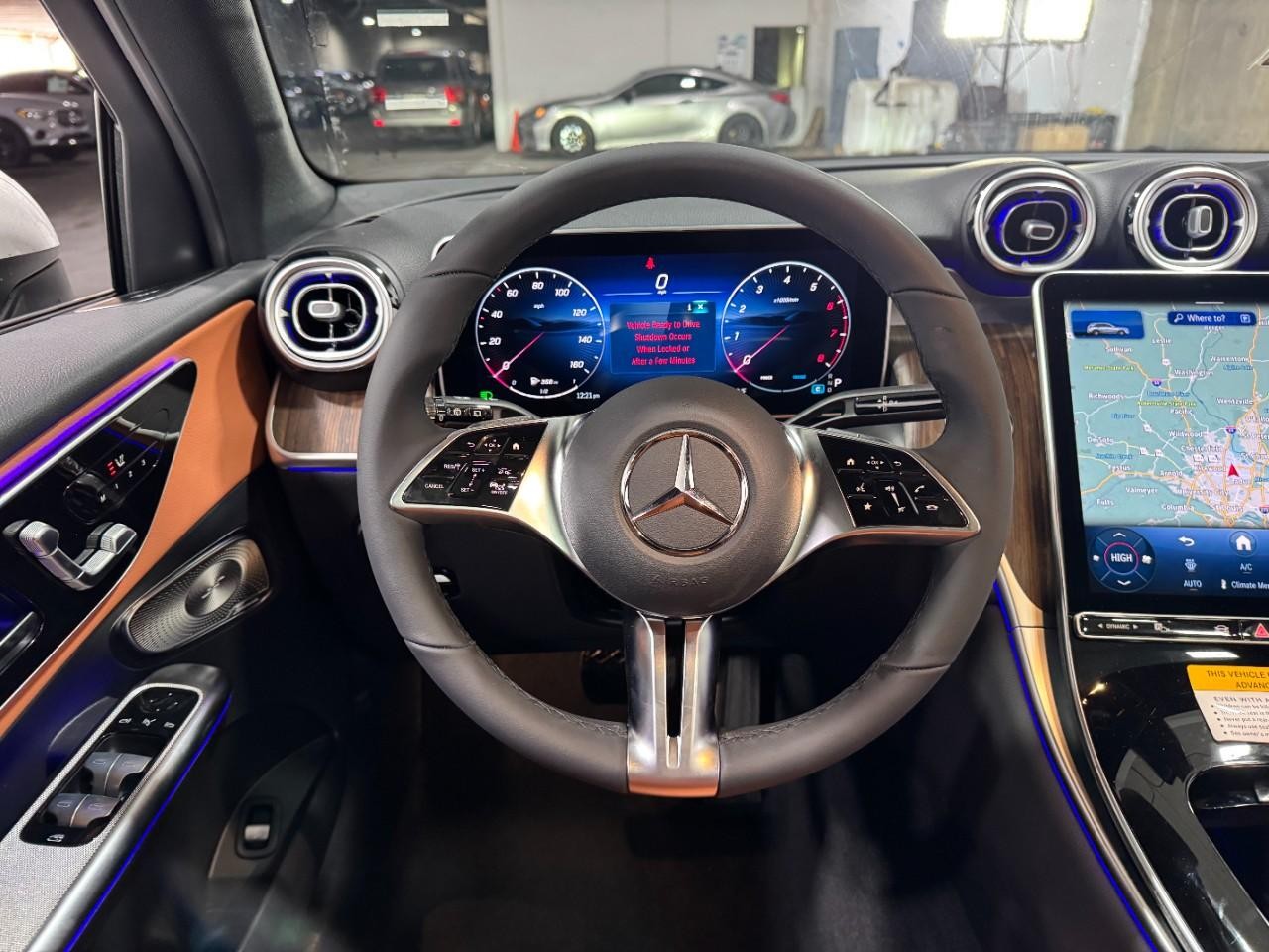 Mercedes-Benz GLC Vehicle Full-screen Gallery Image 13